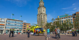 Landing traumahelikopter Grote markt trekt veel bekijks
